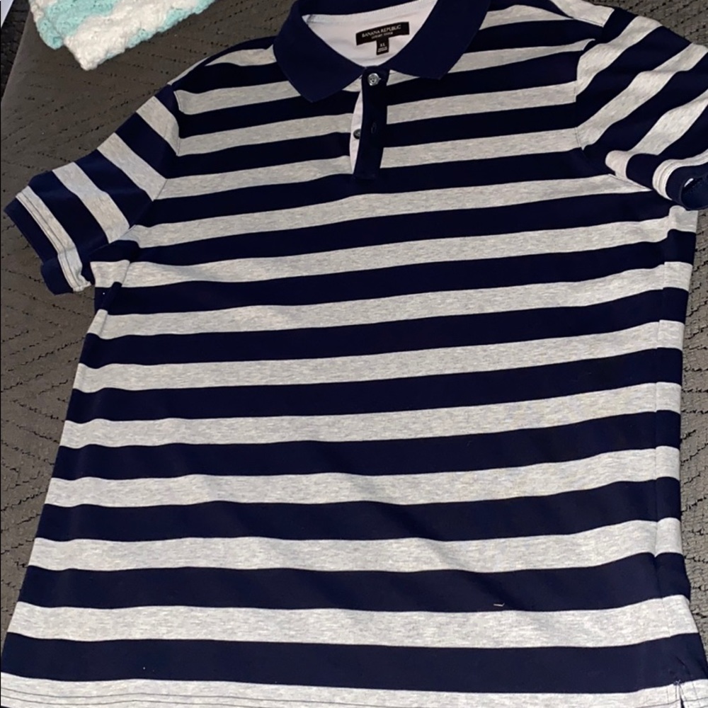 Banana Republic theee button casual shirt